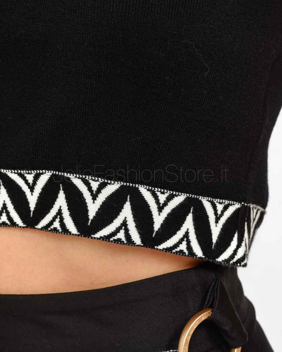 ---------------  ---------------  ---------------  ---------------  --------------Akep CROP TOP CON JACQUARD NERO------