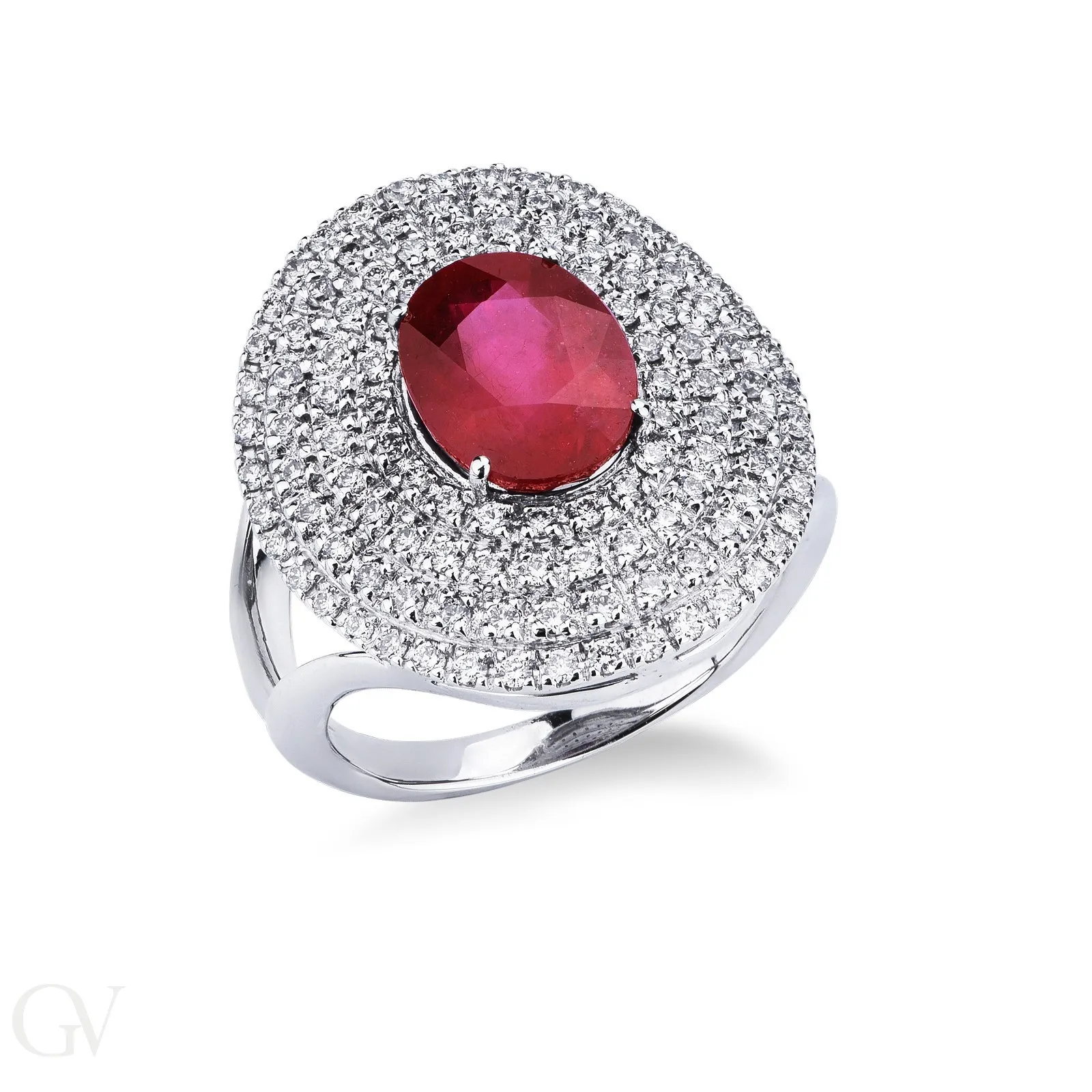 Anello in oro bianco 18k con rubino e contorno a 4 giri in diamanti.