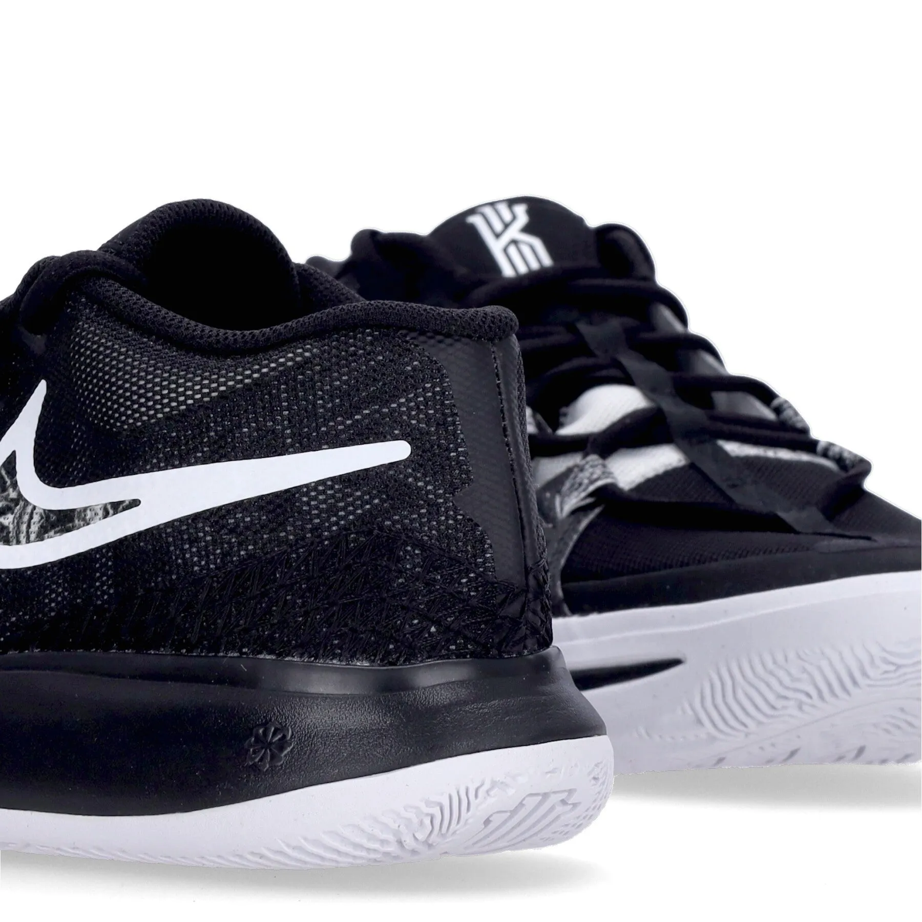 Scarpa Basket Uomo Kyrie Flytrap 6 Black/white/iron Grey