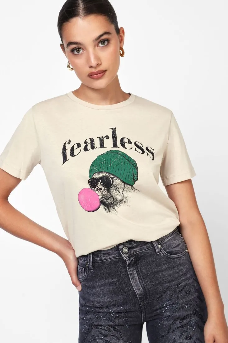  Short-sleeve t-shirt with bold graphic    