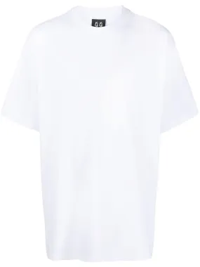t-shirt bianca con logo sul retro